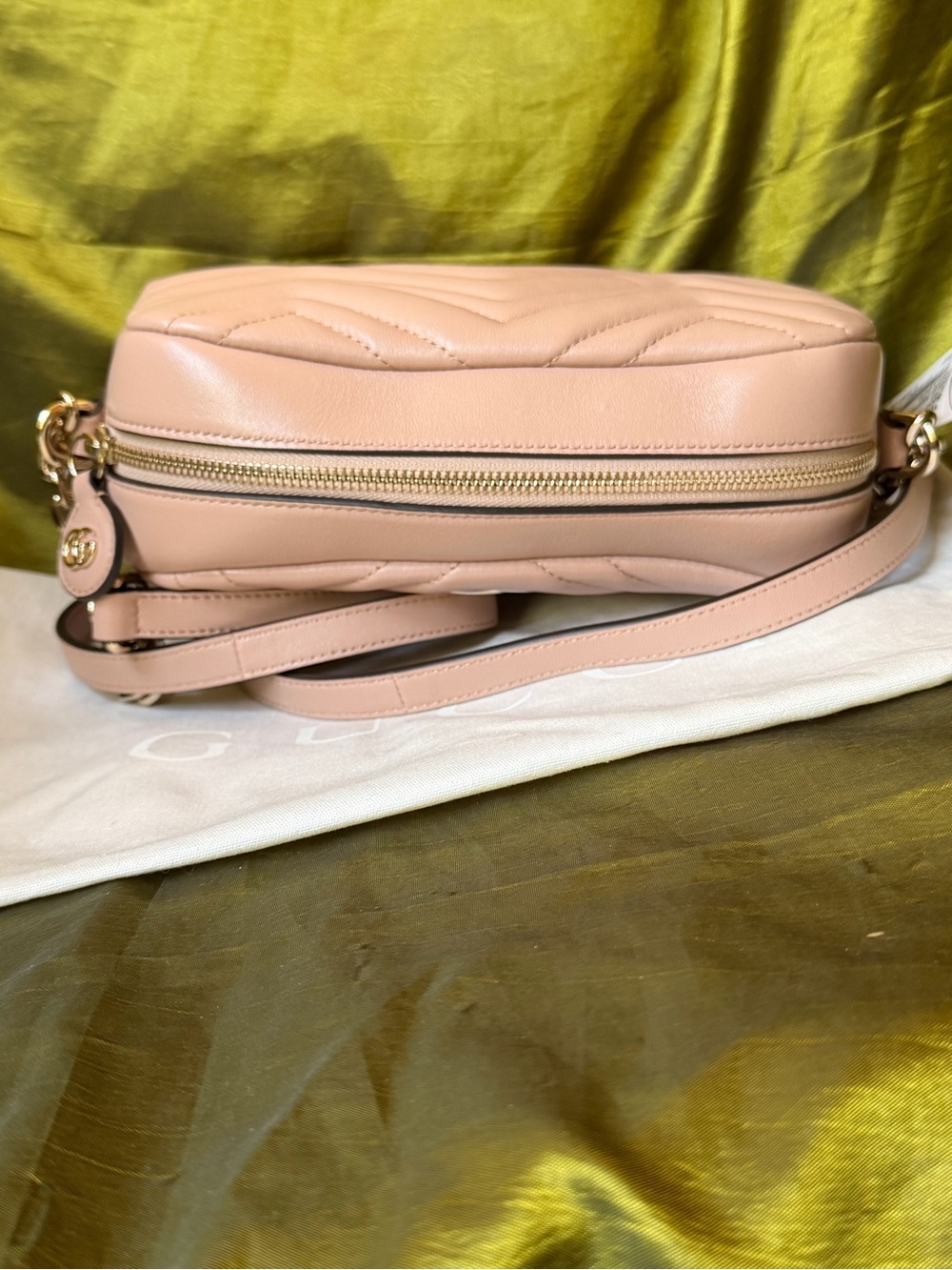 Gucci GG Marmont Small Camera Bag in Pink Beige Leather - Picture 4 of 11